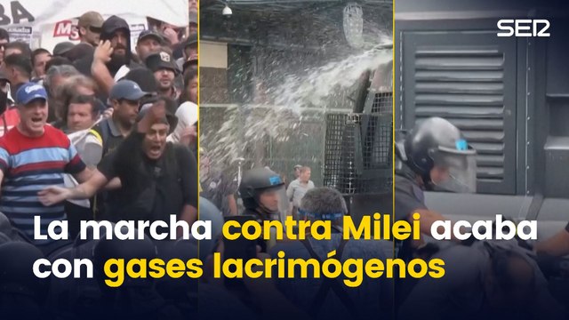 Una marcha de jubilados en Argentina termina con gases lacrimógenos y cañones de agua