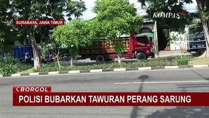 Polisi Bubarkan Tawuran Remaja 'Perang Sarung' di Surabaya Saat Sahur