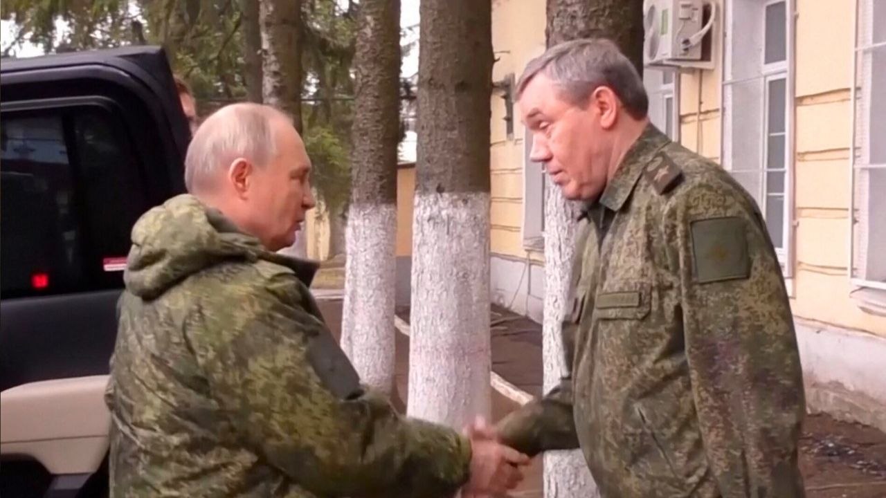Putin visita a sus tropas en Kursk tras el repliegue ucraniano