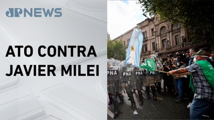 Polícia e manifestantes entram em confronto em protesto de aposentados na Argentina