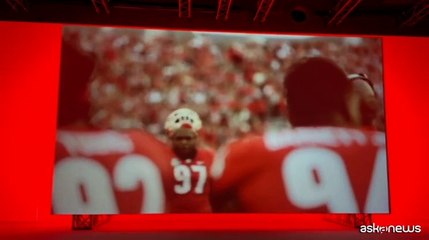 Non riuscire a staccare gli occhi: Paul Pfeiffer alla David Wallace