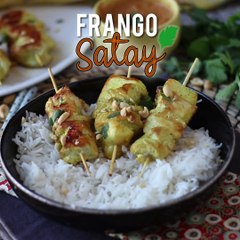 Espetinhos de frango com molho satay, uma viagem culinária à ásia!