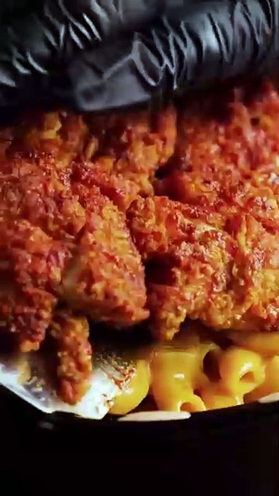 Follow for more ASMR videos🌮🍟 Credits: @banginbuns #mukbang #asmr #fastfood #asmreating