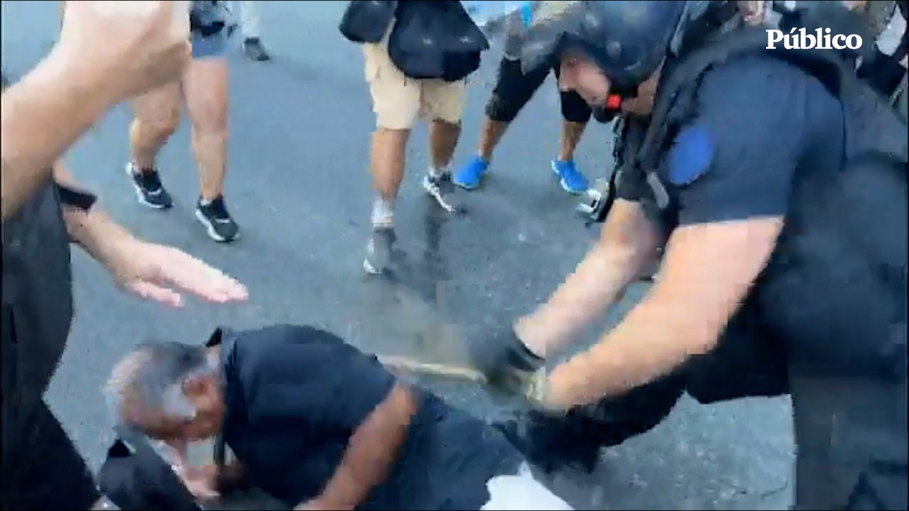 Una protesta de jubilados por los recortes de Milei desata la mayor represión del Gobierno argentino