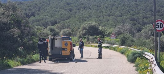 Assalto armato al furgone portavalori, rapinatori in fuga: ? caccia all'uomo