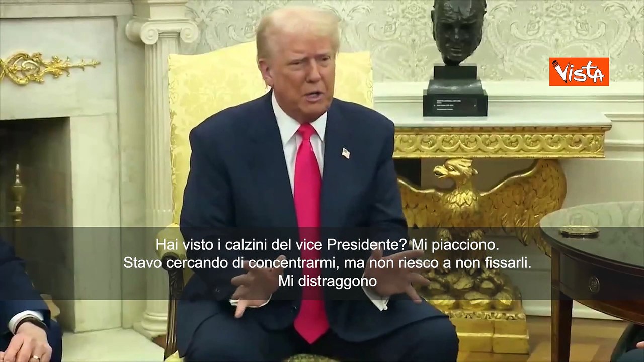 Trump sui calzini coi trifogli di Jd Vance: "Mi piacciono, non riesco a non fissarli"