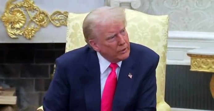 Em reunião na Sala Oval, Trump distrai-se… com meias de JD Vance. O vídeo