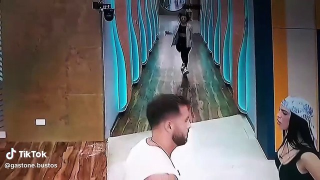 Un video de Bati Larrivey buscando a Luciana dentro de la casa puso en jaque su denuncia de acoso. Miralo.Un video de Bati Larrivey buscando a Luciana dentro de la casa puso en jaque su denuncia de acoso. Miralo.