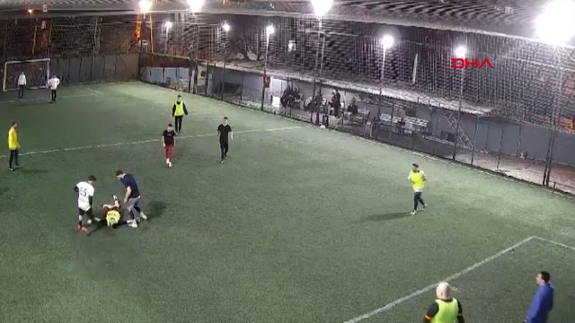 Halı saha maçı sırasında fenalaşan 2 genç hayatını kaybetti