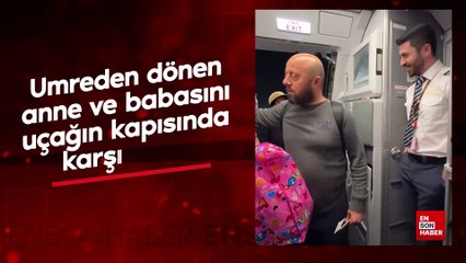 Umreden dönen anne ve babasını uçağın kapısında karşılayan pilot