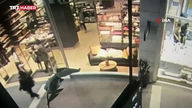 AVM'deki başıboş köpek 3 yaşındaki çocuğa saldırdı