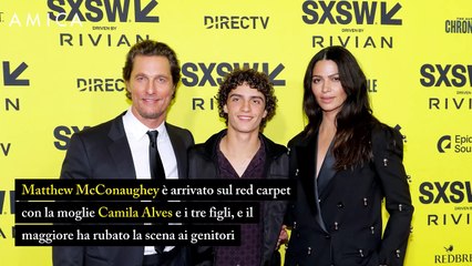 Matthew McConaughey e il figlio Levi, due gocce d’acqua sul red carpet