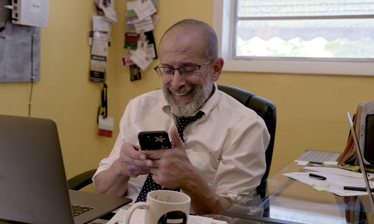 An Hour From The Middle Of Nowhere Trailer OmdU