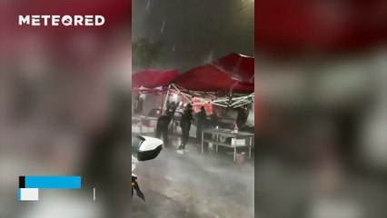A storm brings extreme winds to Huichang, China! Gusts of over 120 km/h were recorded.