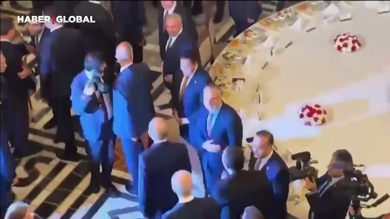 Cumhurbaşkanı Erdoğan, DEM Partili Sırrı Süreyya Önder ile tokalaşıp sohbet etti