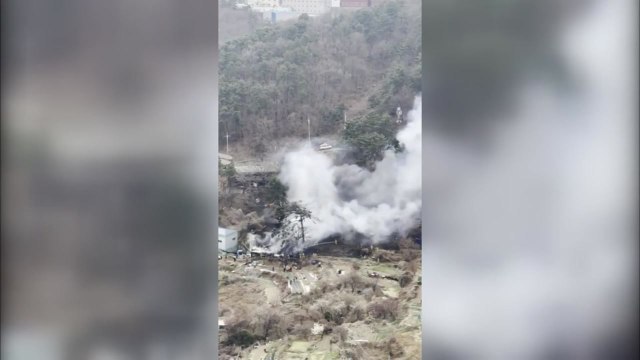 부산 농막 화재 야산으로 번져...2시간 반 만에 진화 / YTN