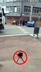 Accidente entre un turismo y un coche de la Guardia Urbana de Barcelona en el Bon Pastor