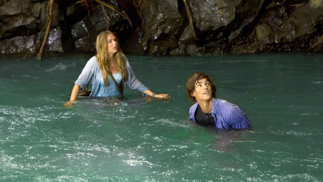 Les naufragés du lagon bleu