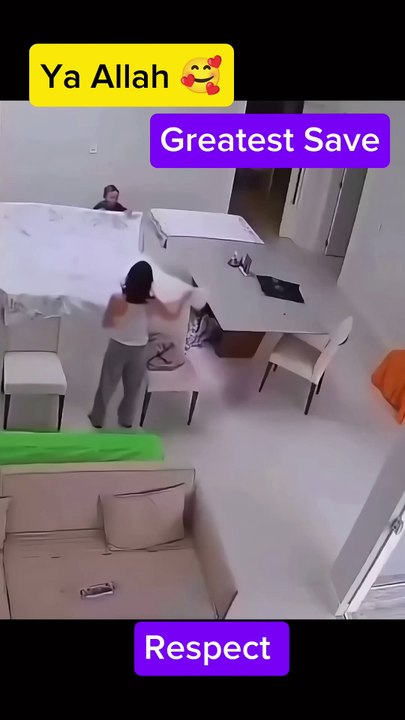 Mother Save Her Child 💕😘 Greatest Save 💖 Big Respect 🙏 #shorts #foryou #respect