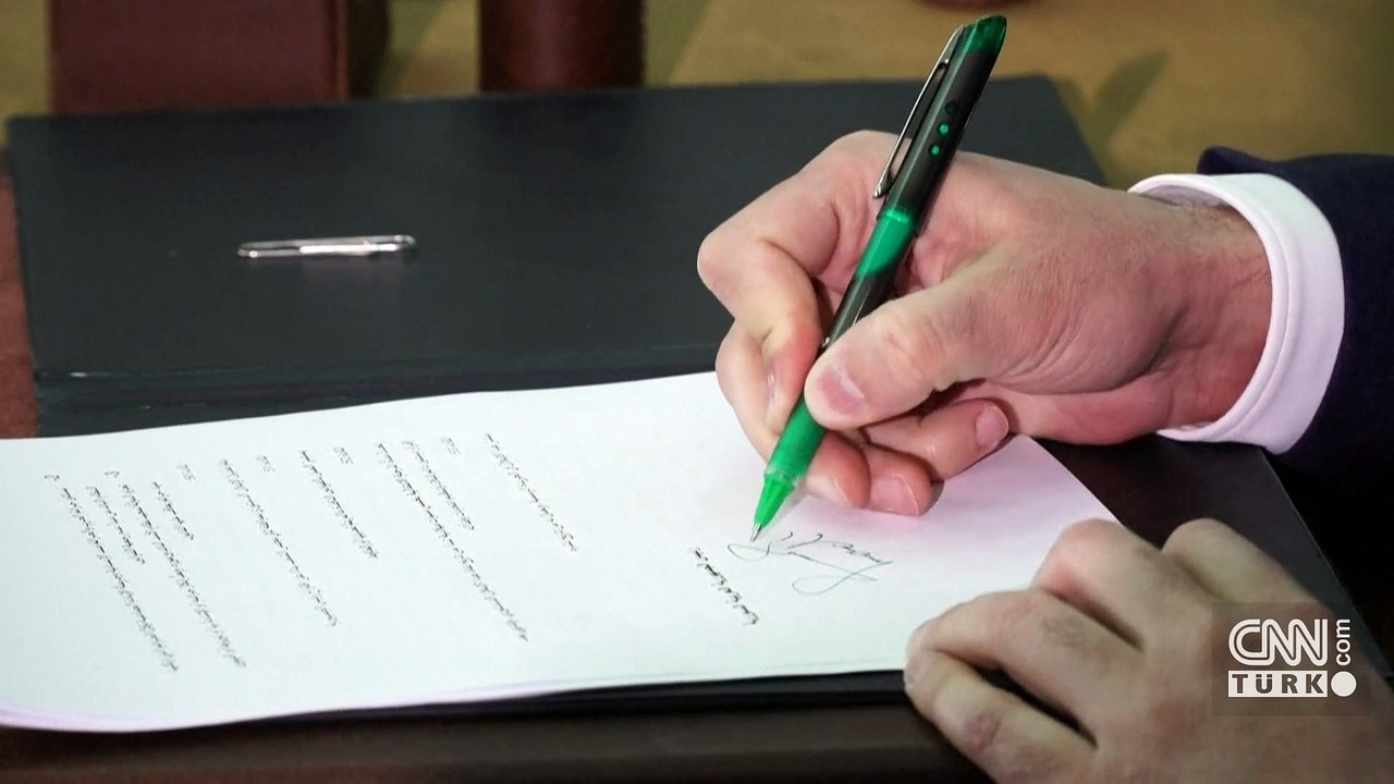 SON DAKİKA HABERİ... Suriye'de yeni dönem: Ahmed Şara, geçici anayasa bildirgesini imzaladı