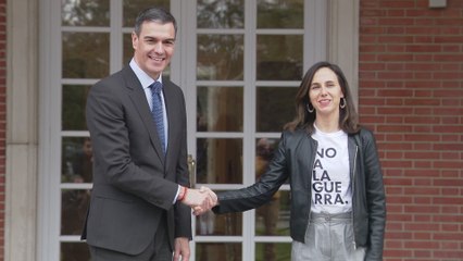 La REIVINDICATIVA CAMISETA de IONE BELARRA que ha SUSCITADO POLÉMICA en su visita a PEDRO SÁNCHEZ