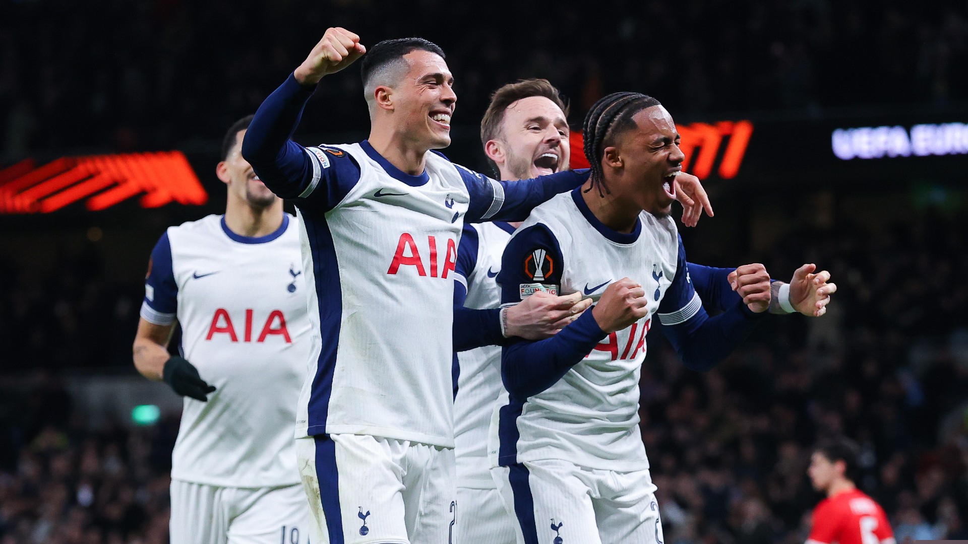 Spurs win see-sawing battle with Alkmaar, progress to Quarter Finals