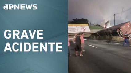 Passarela desaba e interdita Rodovia Anchieta, em São Paulo