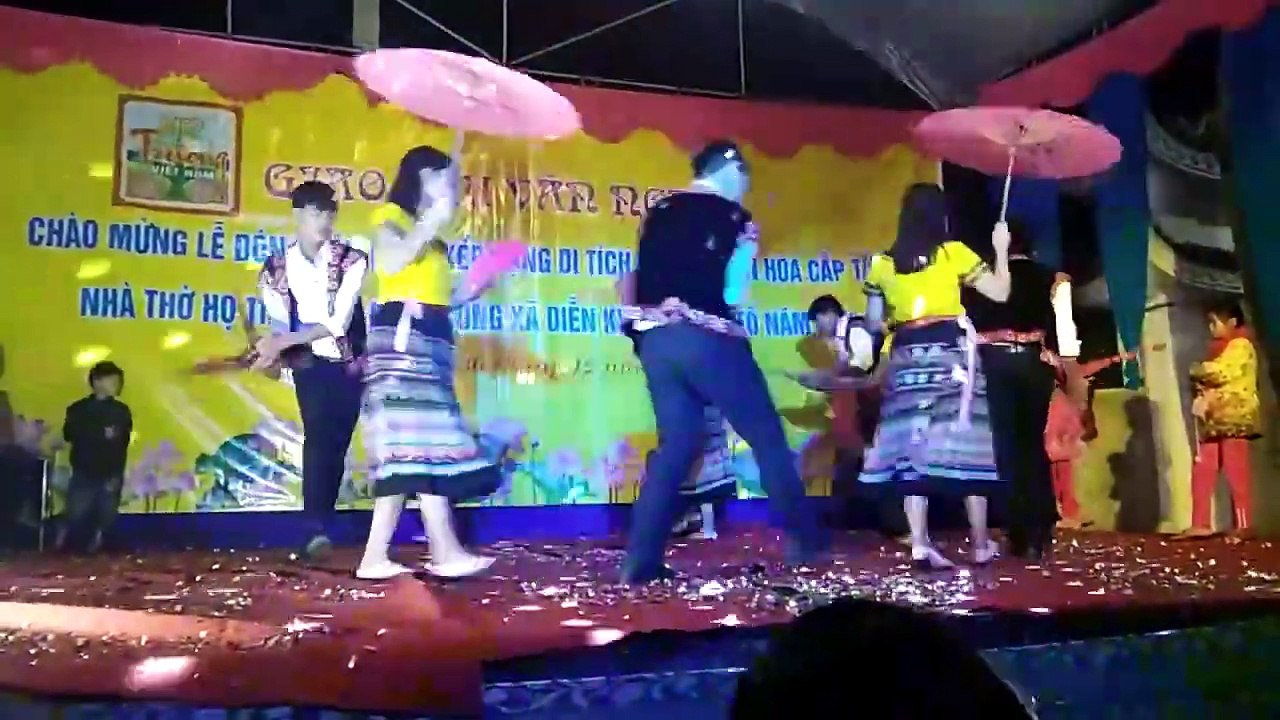 Múa mưa hoa cổ tích chi họ trương xã Diễn Xuân