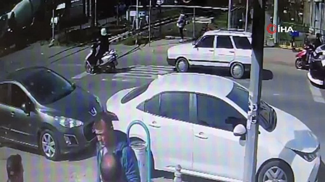 Yaşlı adama tren böyle çarptı