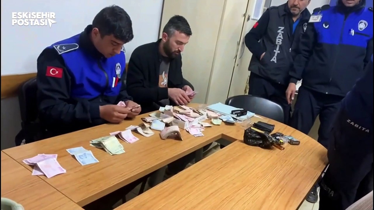 Eskişehir'de engelli taklidi yapan dilencinin üzerinden 32 bin TL çıktı