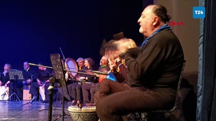 Bursa’da 21 hekimin kurduğu ‘A-Ritmik’ grubu, Tıp Bayramı için sahnedeydi