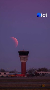 Une éclipse de lune à l'aéroport de Lille Lesquin