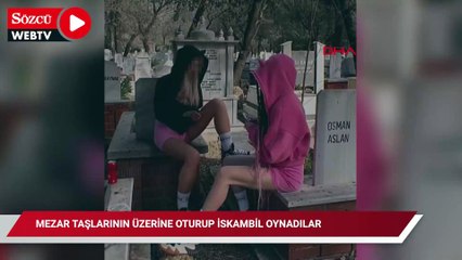 Mezar taşlarının üzerine oturup iskambil oynadılar