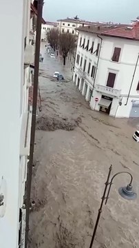 Esonda il torrente Rimaggio a Sesto Fiorentino: la citt? ? sott'acqua