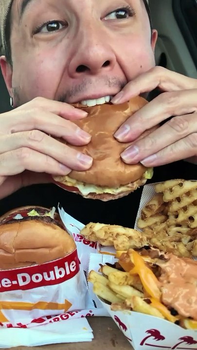 Follow for more ASMR videos🌮🍟 Credits: @vartanfresh #mukbang #asmr #fastfood #asmreating