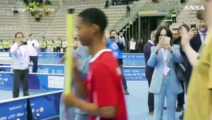 Meloni?saluta gli atleti degli?Special?Olympics Games