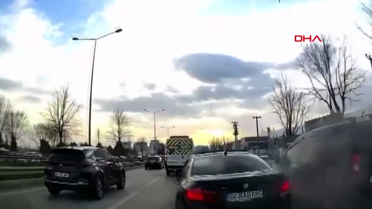 Makas atarken kaza yapıp kaçtı; o anlar kamerada