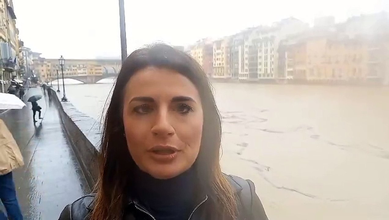 Maltempo in Toscana: Firenze, la portata dell'Arno fa paura, l'allerta rossa, il livello del fiume