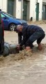 Alluvione Sesto Fiorentino, i residenti provano a salvare i veicoli