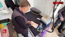 Tokat'ta 47 yıllık terzi, aldığı ve verdiği tüm paraları ütülüyor