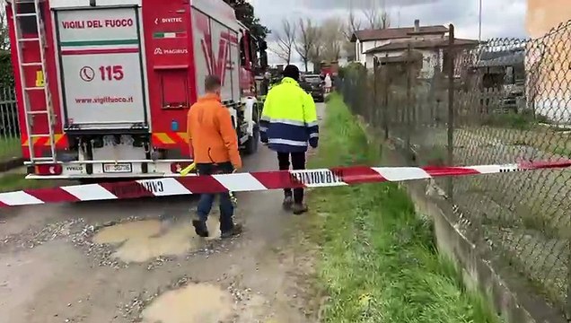 Chignolo Po: donna trovata morta in casa, i rilievi di forze dell'ordine e vigili del fuoco