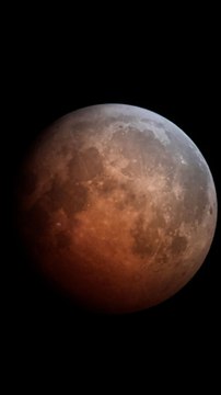Las imágenes de la luna roja , el eclipse lunar total de 2025