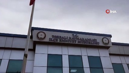 Polisi görünce tarlaya attığı çuvaldan 4 tabanca çıktı