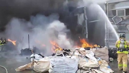 파주 플라스틱 공장에서 불...6명 대피 / YTN