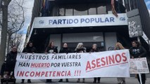 Víctimas de la DANA reclaman la dimisión de Mazón ante la sede del PP: 