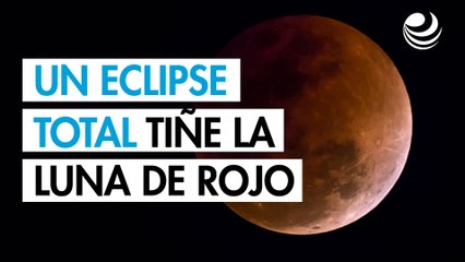 Un eclipse total tiñe la Luna de rojo