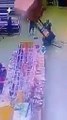 Cliente é atingida por carregamento de leite condensado dentro de supermercado; veja vídeo