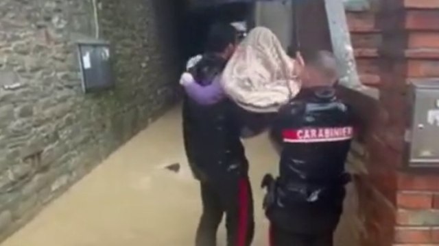 Marradi, anziani bloccati in casa da una frana. Salvati dai carabinieri