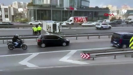 İstanbul'da trafiği kilitleyen kaza: Yol kapandı