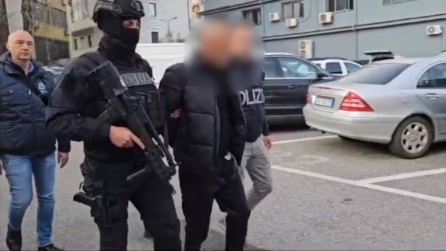 Gricignano, omicidio in piazza nel 1999: arrestati due latitanti albanesi (15.03.25)